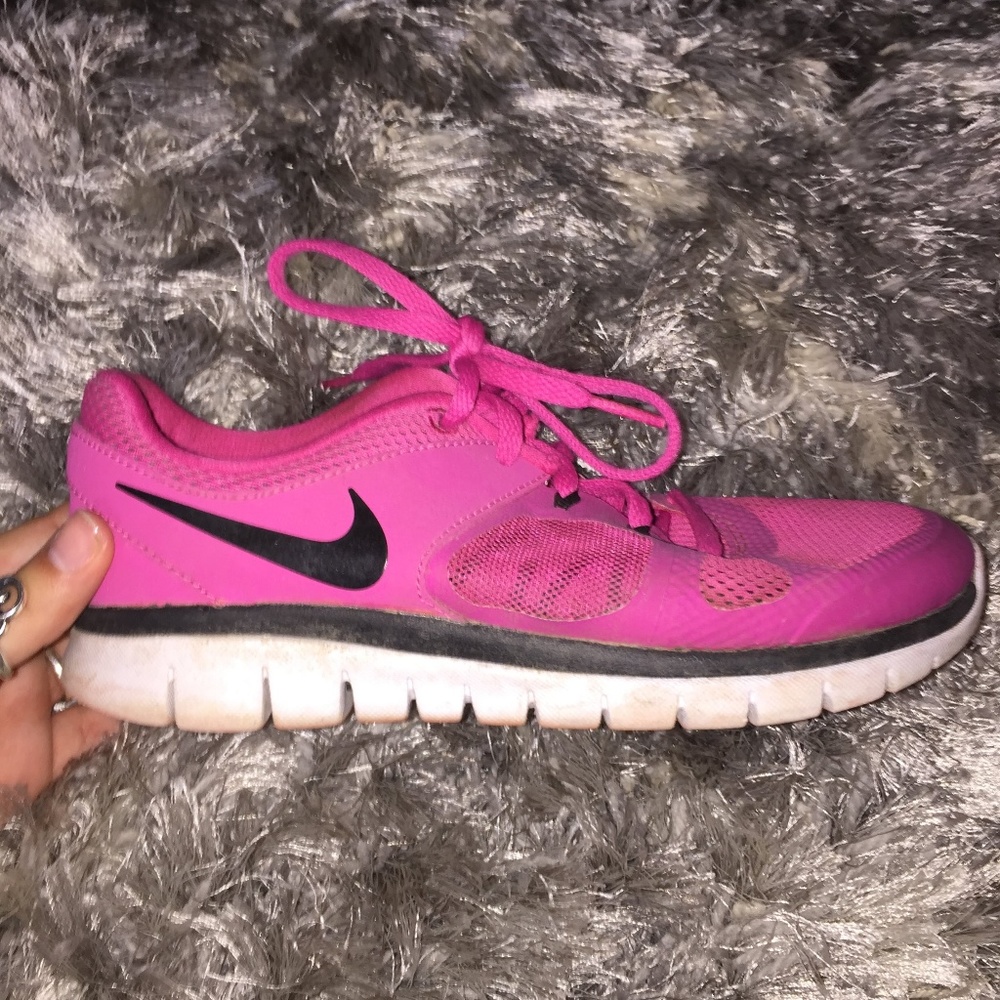 Nike Flex 2014 Run, Size 4 fits 6W, Pink and Black
